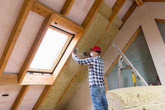 Fitting Insulation In The Loft Mobile